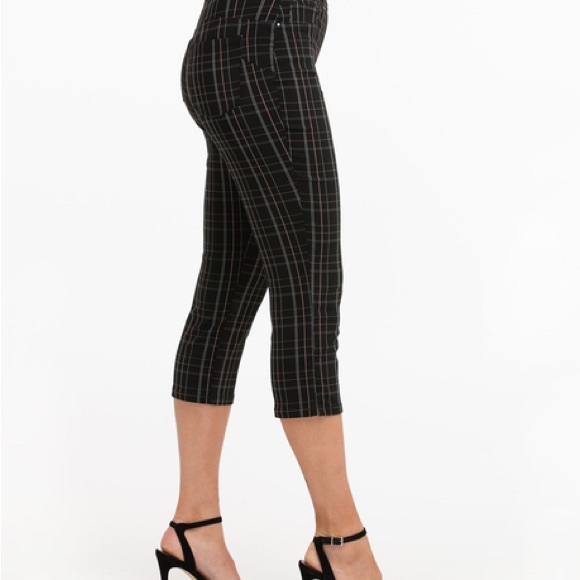 Ricki’s Plaid Stretch Capris NWOT - Picture 7 of 7
